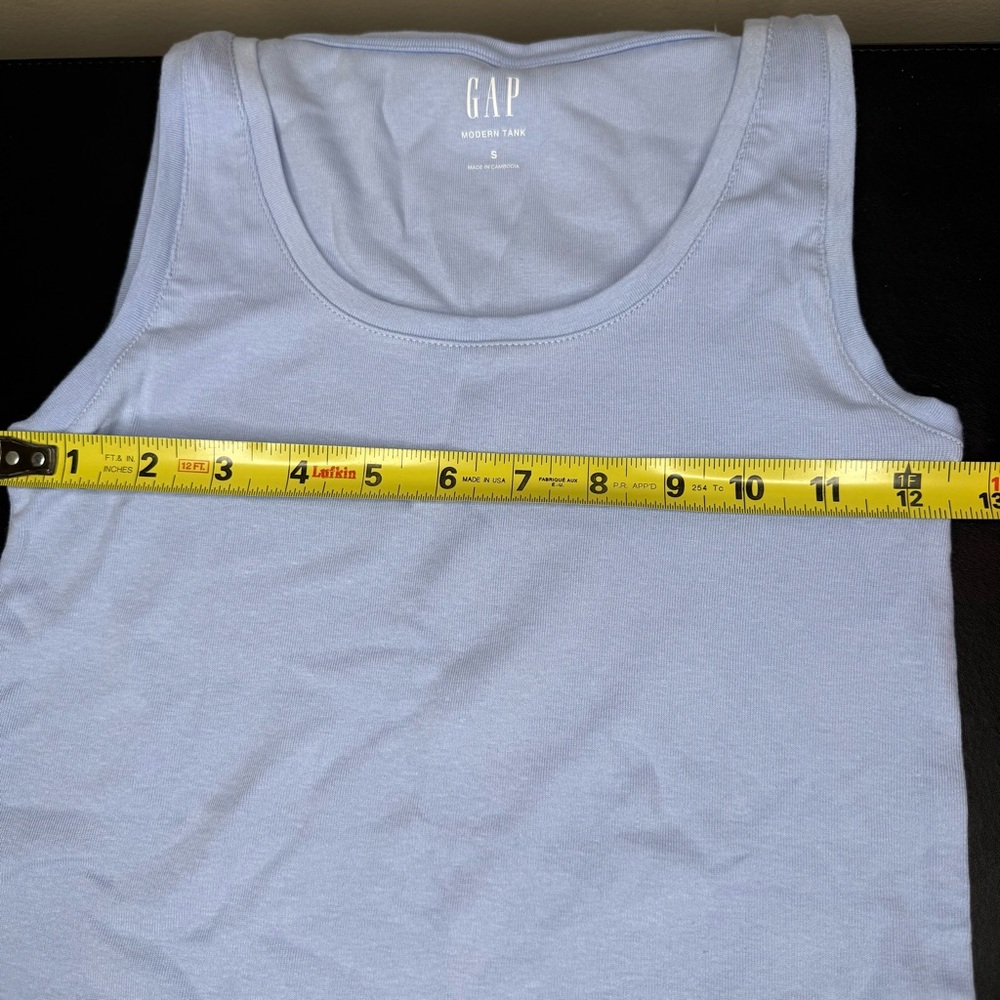 Modern Cropped Tank Top - Picture 6 of 7